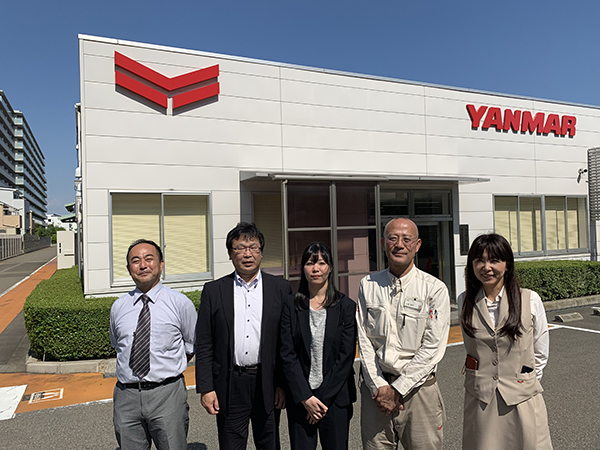 導入を担当したクオリカ社員と一緒に